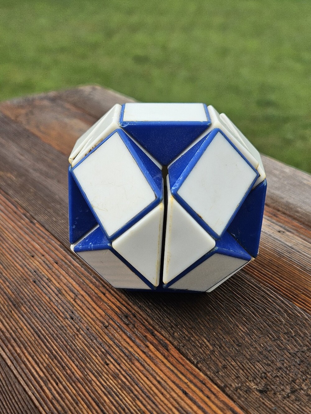 VINTAGE 1980'S RUBIK'S CUBE  SNAKE BLUE/WHITE TWIST TOY